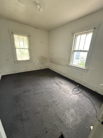 Building Photo - 1303 E Whitmer St