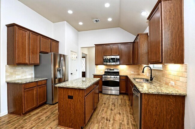 Building Photo - 2213 Lookout Range Dr