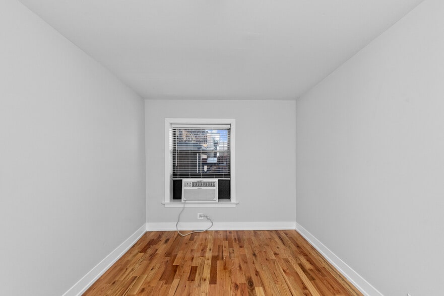Building Photo - 556 W Arlington Pl