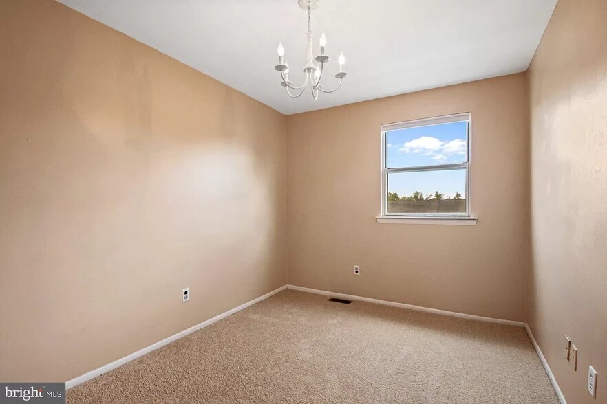 2nd bedroom (view 1) - 1 Dogwood Ln