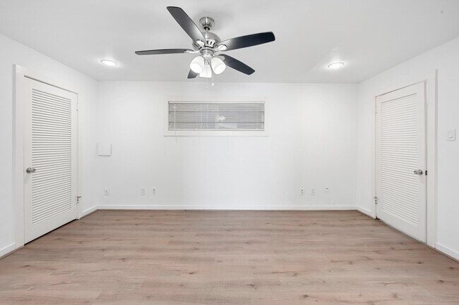 Building Photo - 234 Westheimer Rd