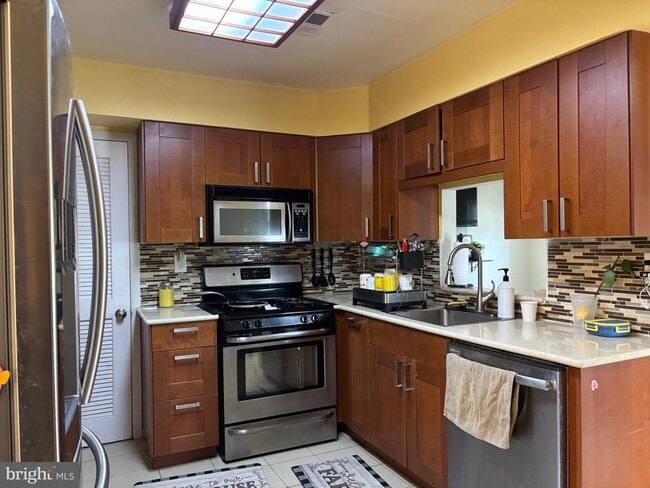 Building Photo - 208 Burnam Wood Dr