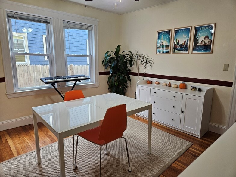 Dinning Room 1 - 152 Raymond St