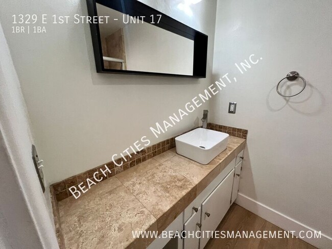 Building Photo - Stunning 1 Bedroom 1 Bath Condo Just One B...