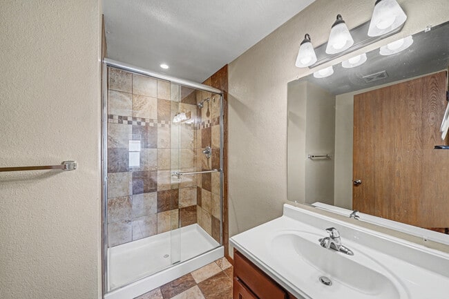 Building Photo - 1018 Davidson Dr