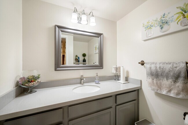 Building Photo - 3924 Park Pl