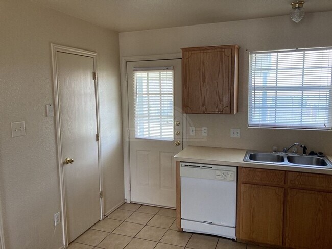 Building Photo - 4507 Jeff Scott Dr