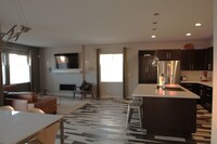 Building Photo - Beautiful Customized 3 Bed / 2.5 Bath Sing...