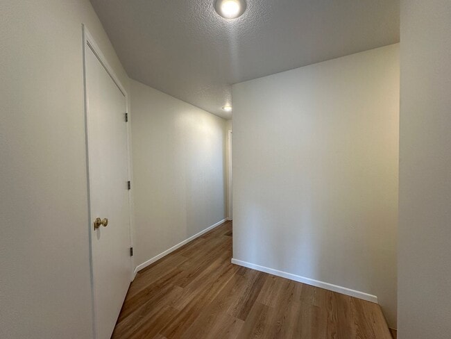 Building Photo - 807 NW Sundance Cir