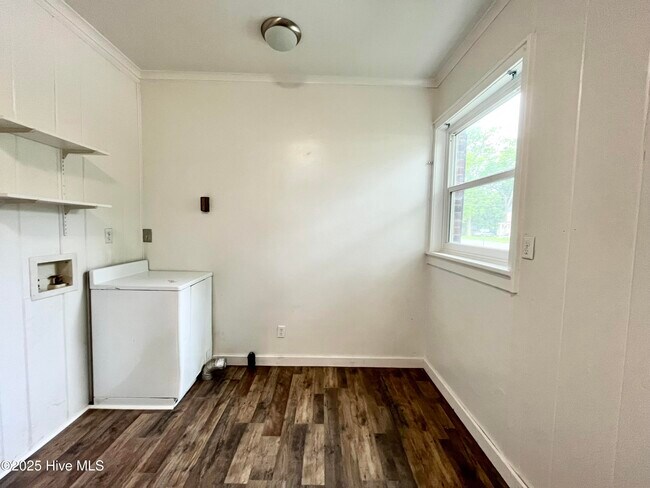 Building Photo - 1202 Carolina Ave