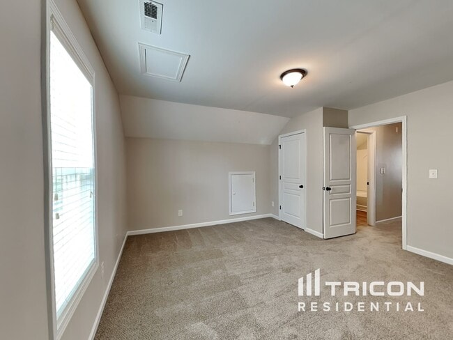 Building Photo - 557 McCarthy Dr