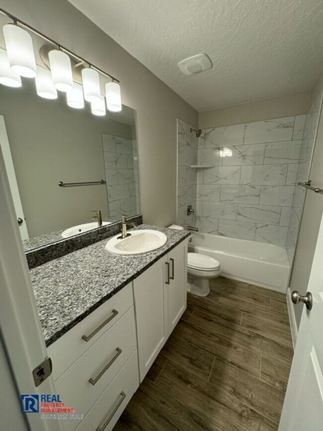 Building Photo - River Trail Townhome