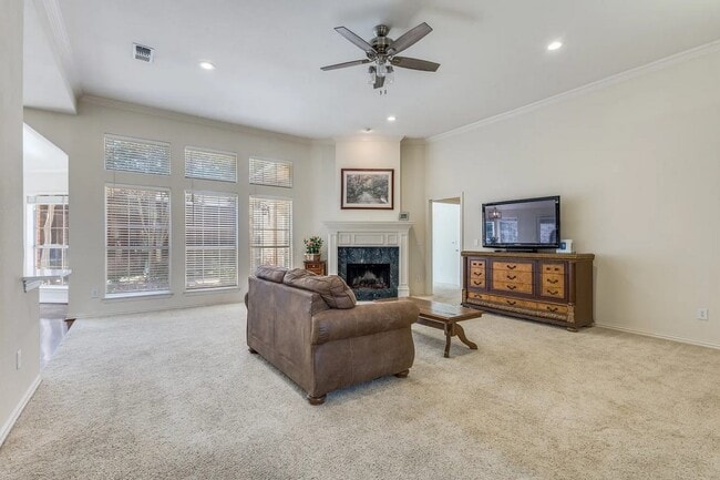 Building Photo - 5929 La Cumbre Dr