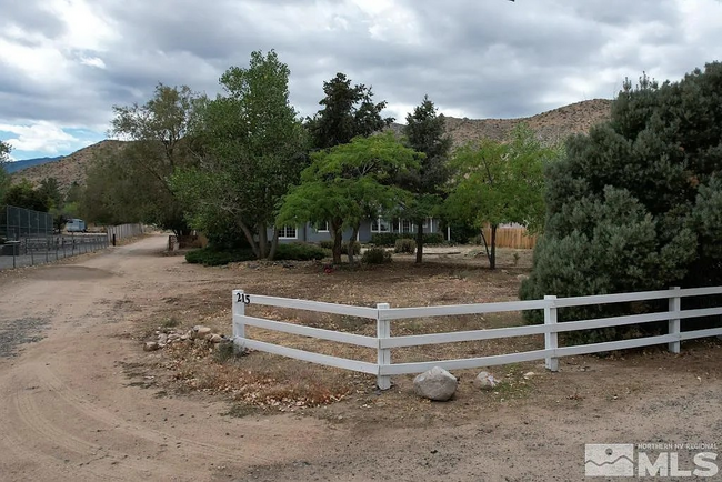 Building Photo - 215 Mule Deer Rd