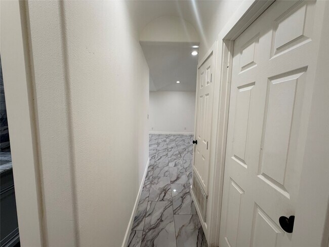 Building Photo - 1427 Kappa St