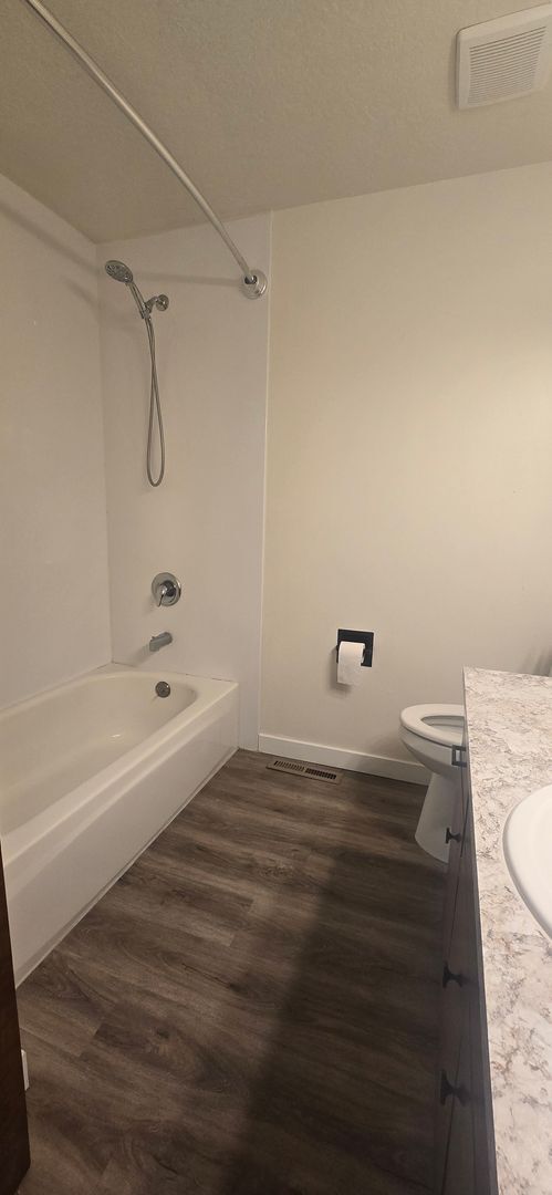 Building Photo - Super cute 3 bedroom, 2 bath Meridian duplex located within walking distance to Meridian Middle S...