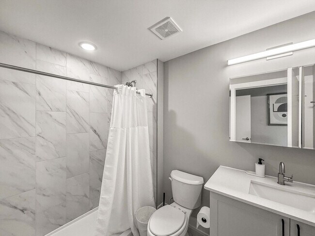 Building Photo - 626 N Delaware Ave