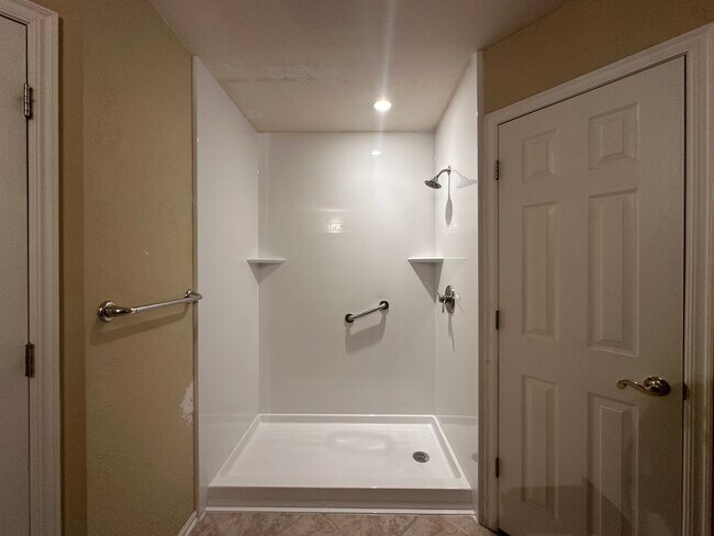 Building Photo - 6816 SW Drakestone Blvd