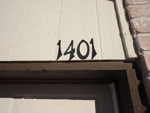Building Photo - 1401 Hermitage Dr