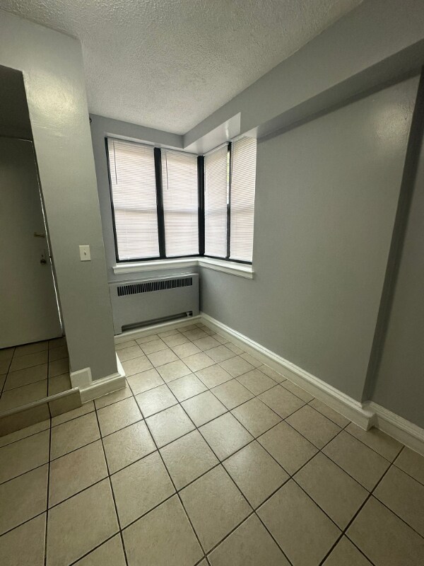 Building Photo - 29 S Munn Ave