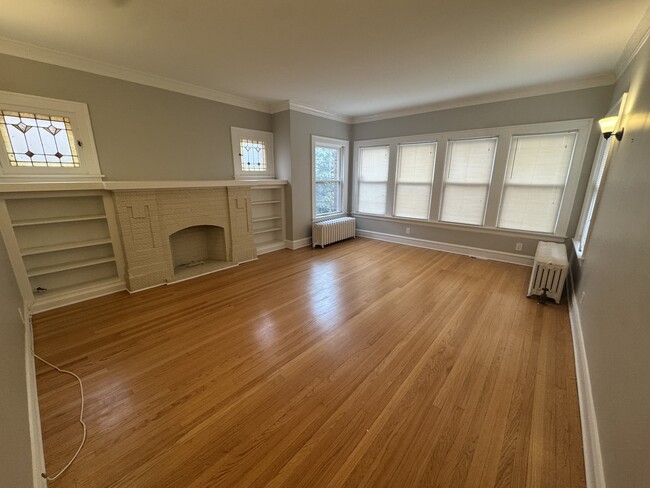 Building Photo - 6208 N Artesian Ave