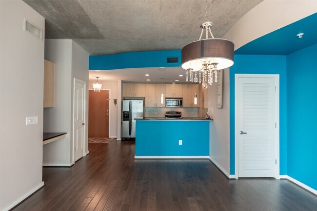 Building Photo - 5925 Almeda Rd