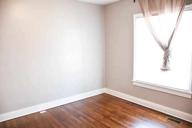 Building Photo - Beautiful Renovated 4 Bed 2 Bath Home