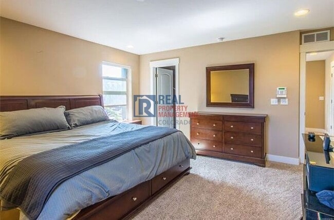 Building Photo - 7317 W Center Ave