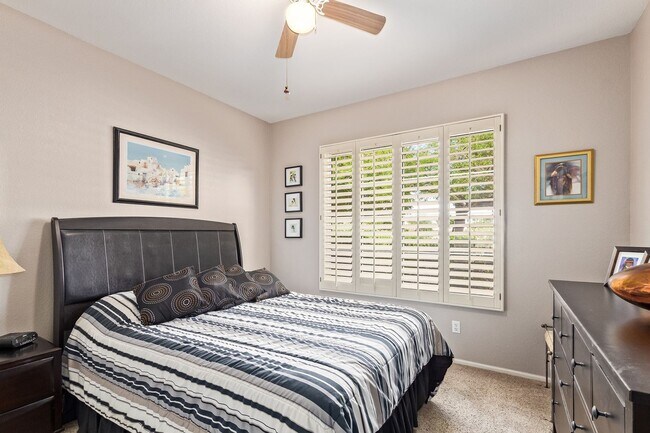 Building Photo - Gorgeous Winter Retreat - Fully Furnished