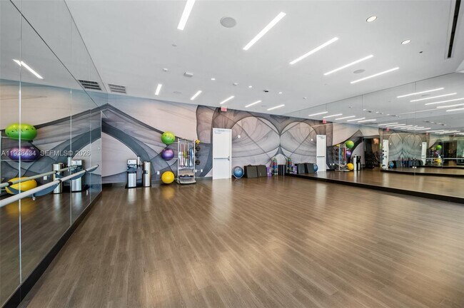 Building Photo - 851 NE 1st Ave