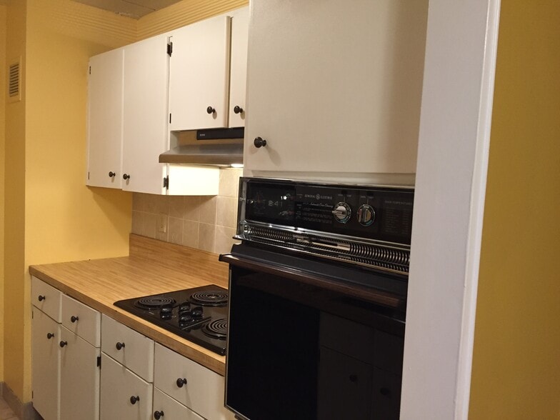 Kitchen right - 412 Benedict Ave