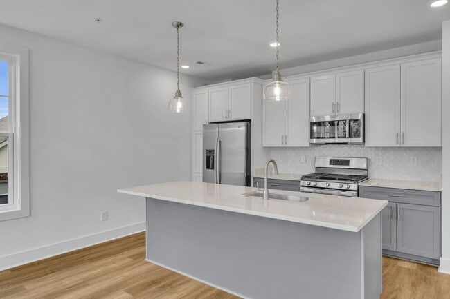 Building Photo - 423C Veritas St