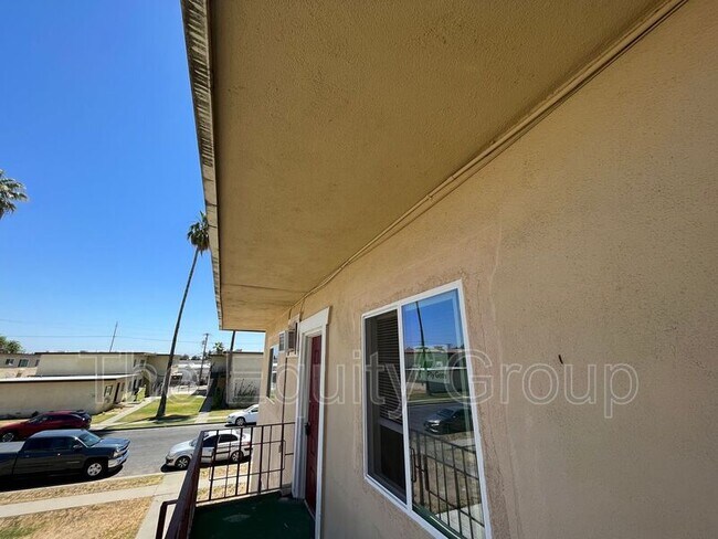 Building Photo - 830 Davis St