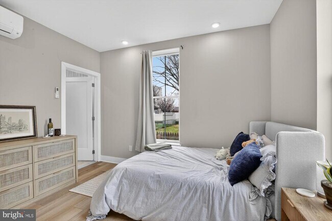 Building Photo - 6712 Ridge Ave