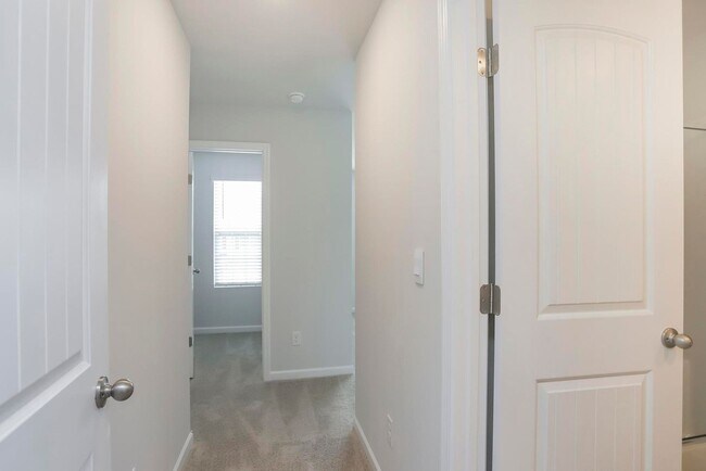 Building Photo - 250 Hazel Ln