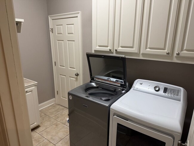 Building Photo - Live Oak Landing