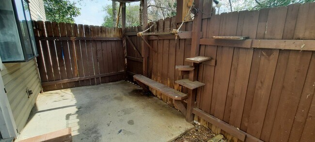 Building Photo - 823 Taulbee Ln