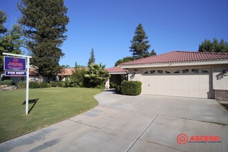 Building Photo - FULLY FURNISHED, Beautiful Home Located In...