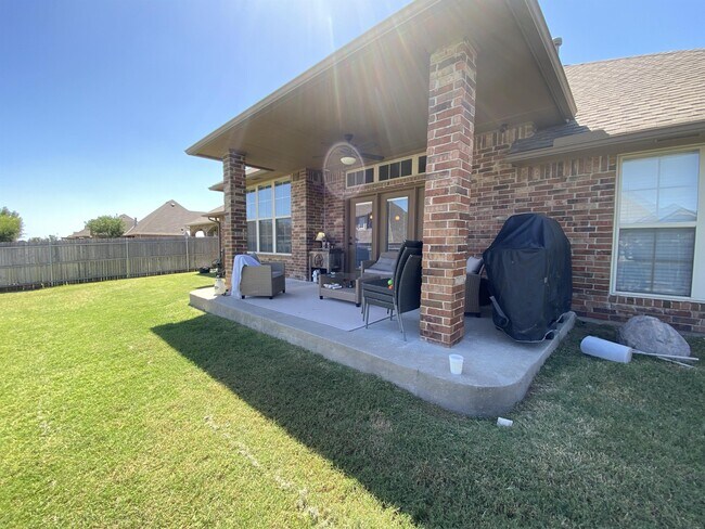 Building Photo - 812 Ryan Rd