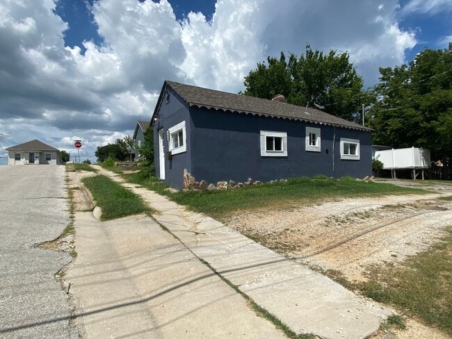 Building Photo - Single Family Home in Downtown Branson