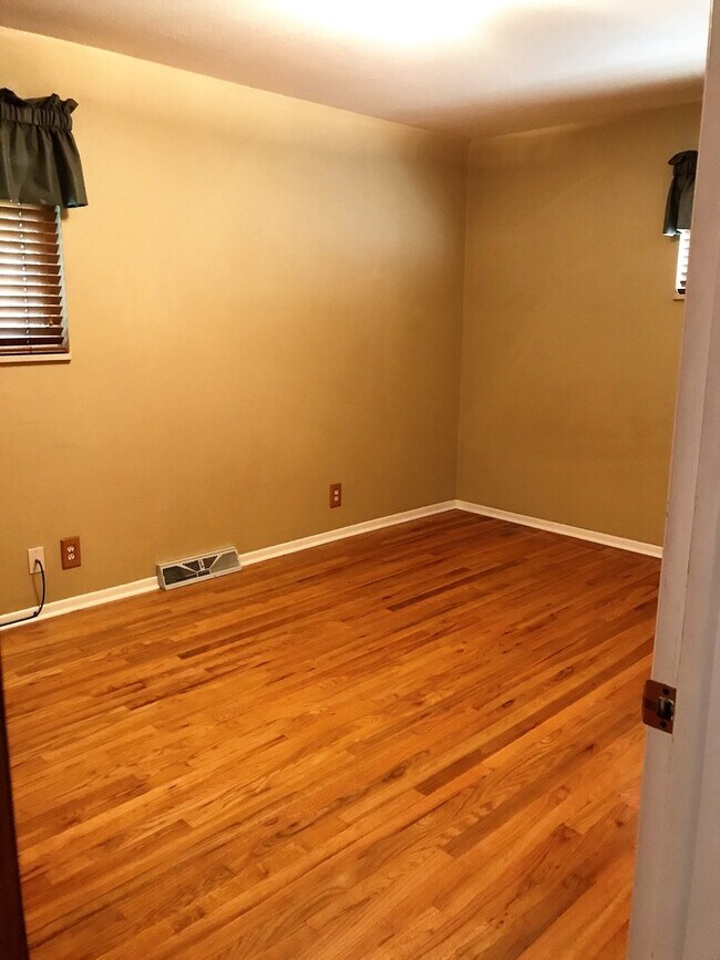 Building Photo - Spacious 3 Bed 2 Bath House Near CSU Campus!