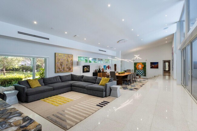 Building Photo - 5780 Las Palmas Dr