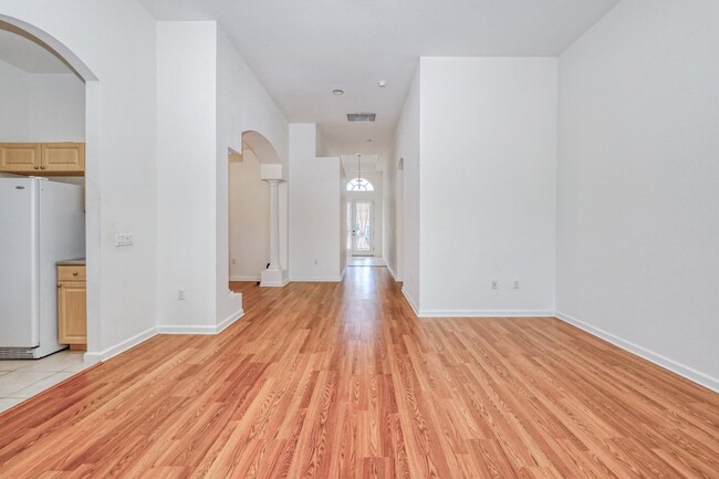 Building Photo - Emerson Square 4 Bedroom Home