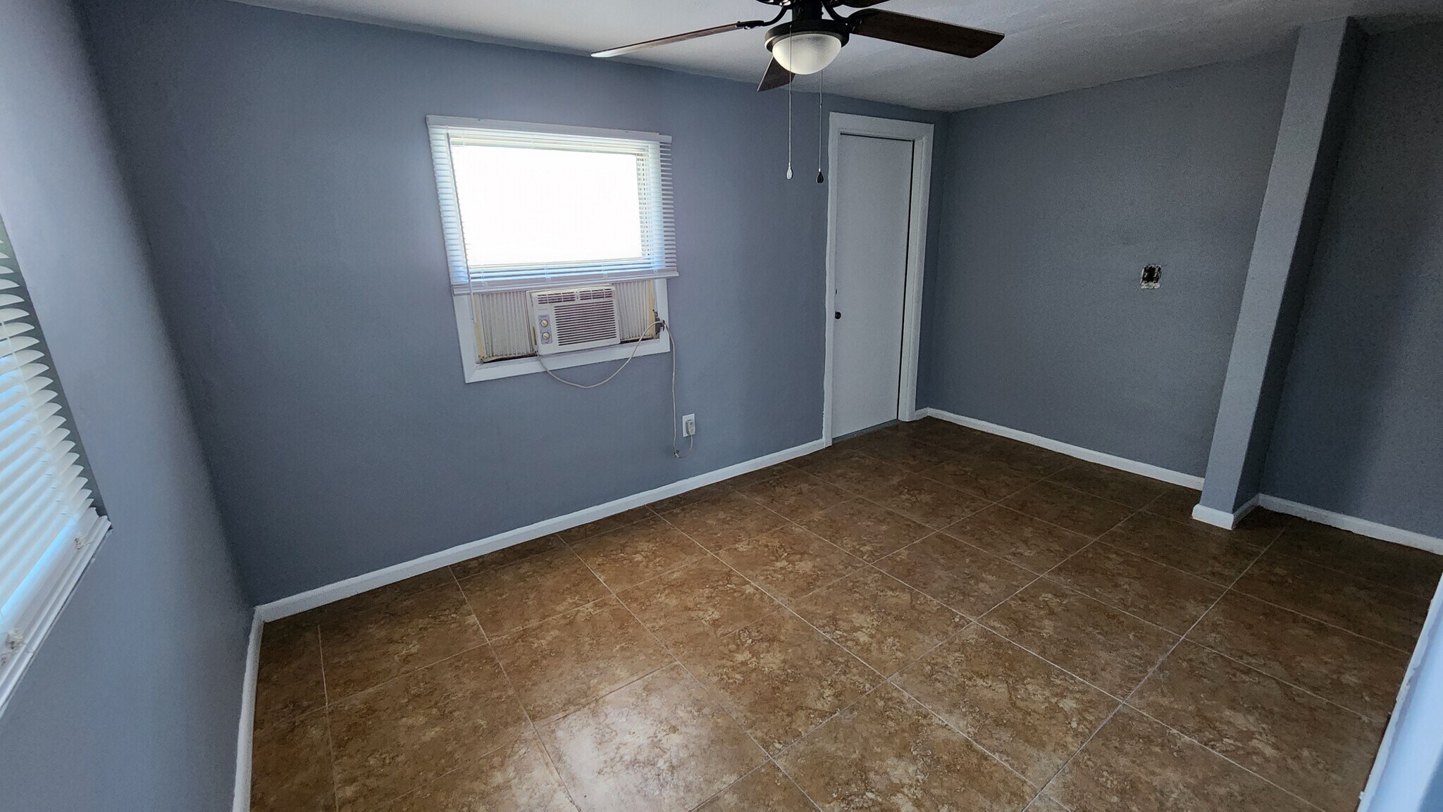 Building Photo - 2252 Maple Ave