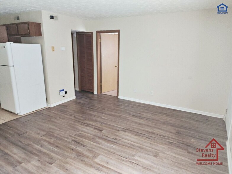 Building Photo - 401 Spruce Ave
