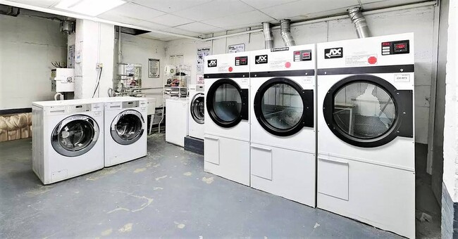 Building Photo - 345 Bay Ridge Pkwy