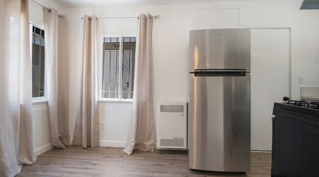 Building Photo - Lemon Avenue Triplex