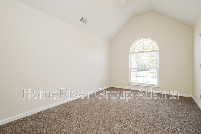 Building Photo - 820 Tara Bend