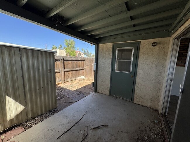 Building Photo - 6078 W Golden Ln