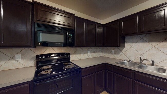 Building Photo - 2 WEEKS FREE !!!! GORGEOUS DUPLEX IN COPPE...